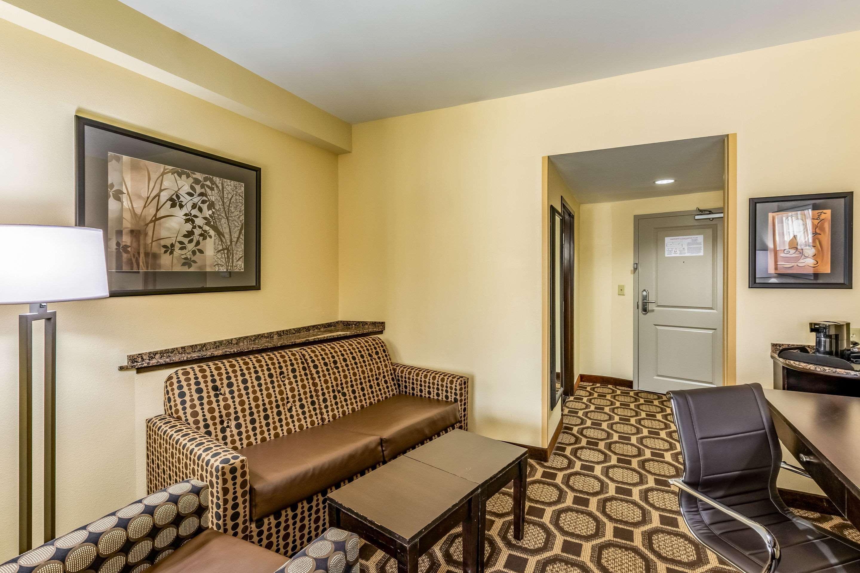 Holiday Inn Express & Suites Lexington By Ihg Εξωτερικό φωτογραφία