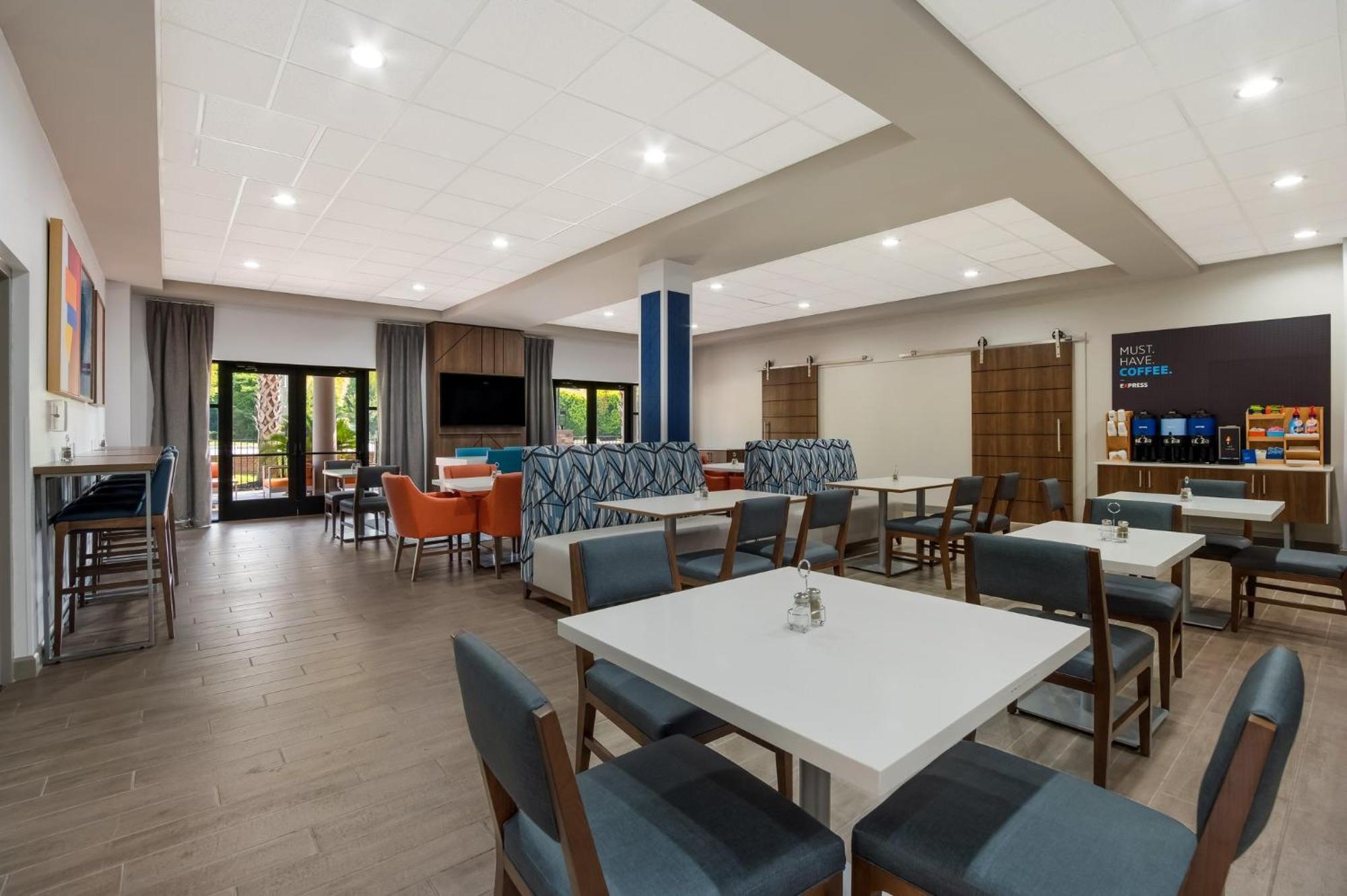 Holiday Inn Express & Suites Lexington By Ihg Εξωτερικό φωτογραφία