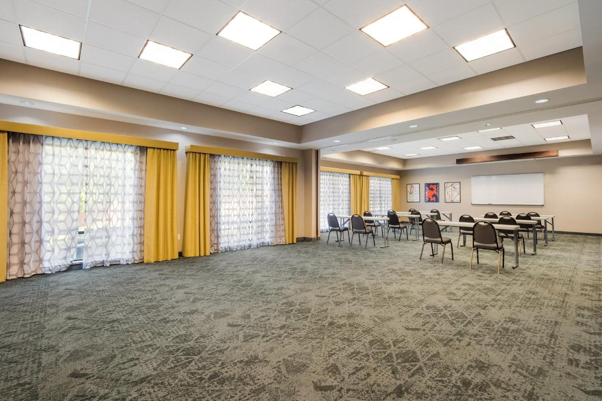 Holiday Inn Express & Suites Lexington By Ihg Εξωτερικό φωτογραφία