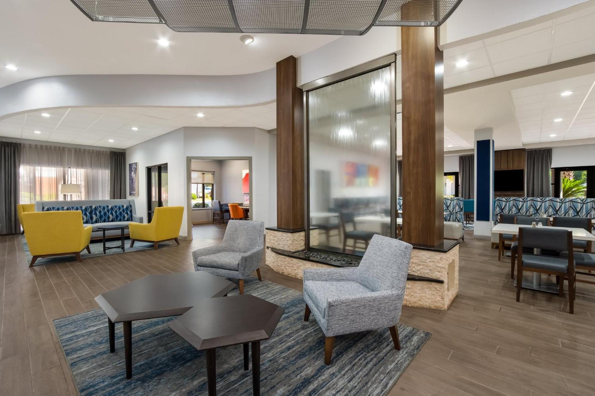 Holiday Inn Express & Suites Lexington By Ihg Εξωτερικό φωτογραφία
