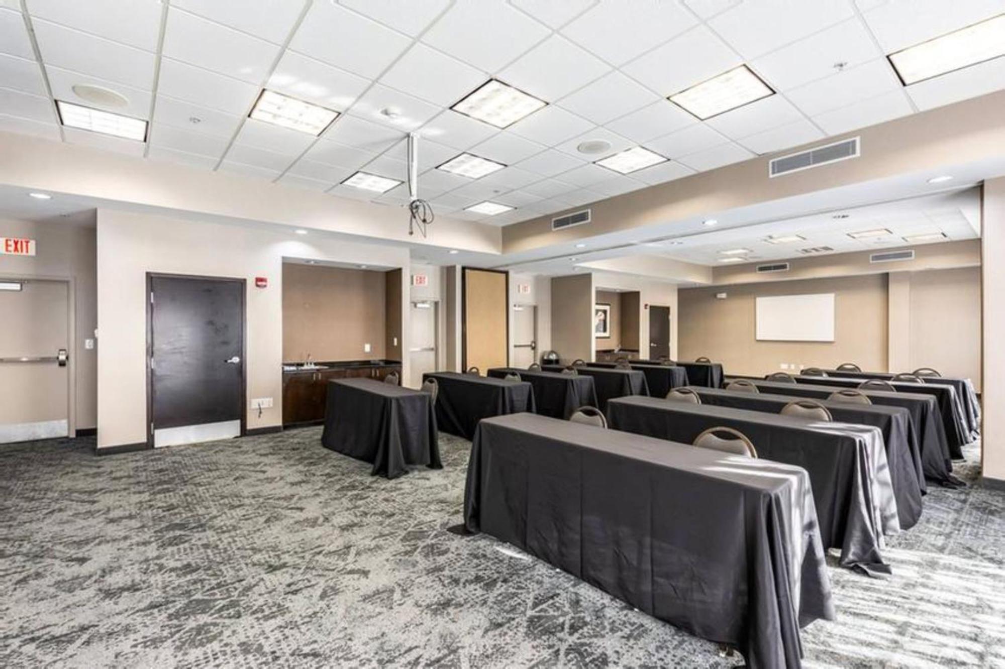 Holiday Inn Express & Suites Lexington By Ihg Εξωτερικό φωτογραφία