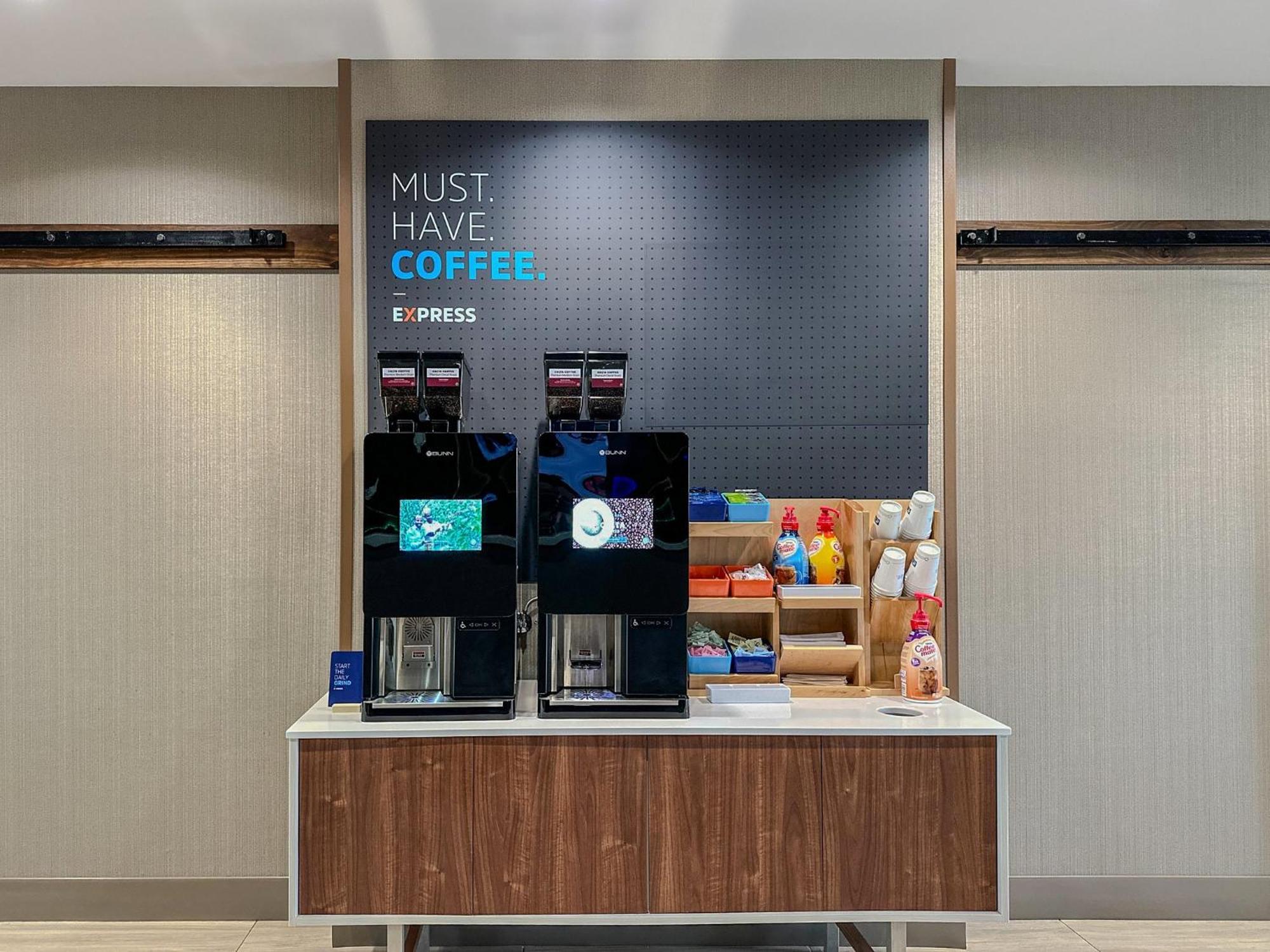 Holiday Inn Express & Suites Lexington By Ihg Εξωτερικό φωτογραφία