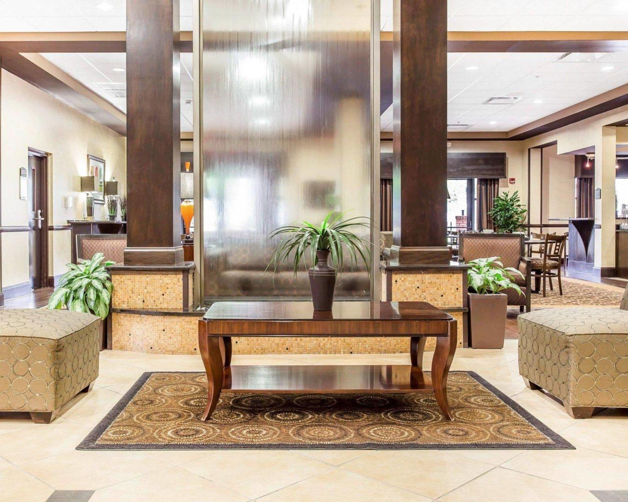 Holiday Inn Express & Suites Lexington By Ihg Εξωτερικό φωτογραφία