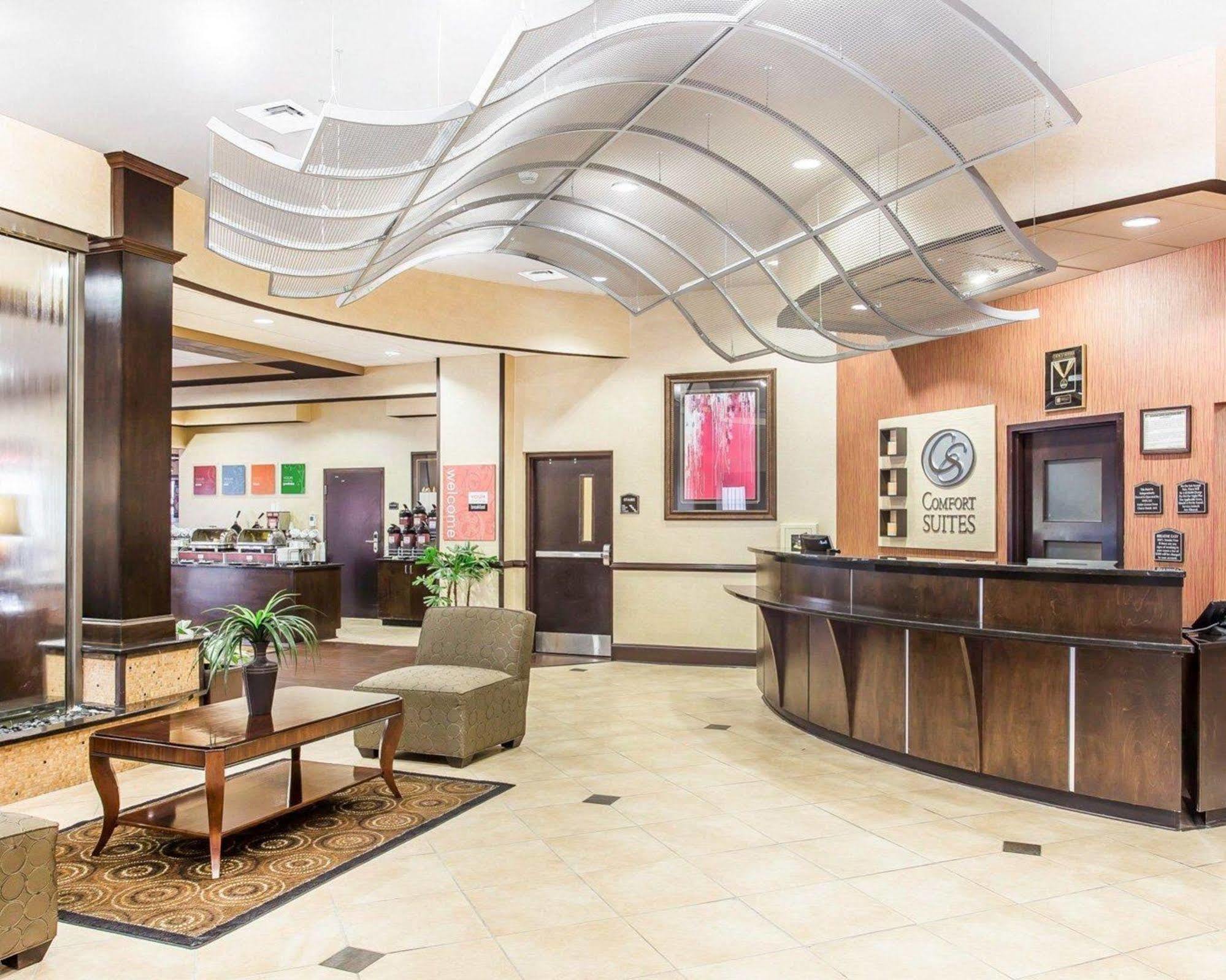 Holiday Inn Express & Suites Lexington By Ihg Εξωτερικό φωτογραφία